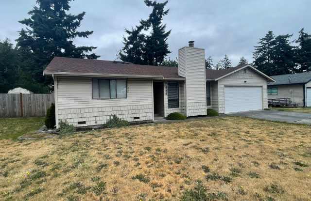 ***PENDING APPLICATION***Fantastic 3 Bedroom Home in the heart of Town! Dogs Negotiable! Gallery 3
