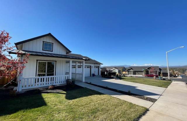 Fully Furnished Corner Lot 3/2 Home w/ Home Office in Redtail Ridge! 4398 SW Yew Ave photos photos