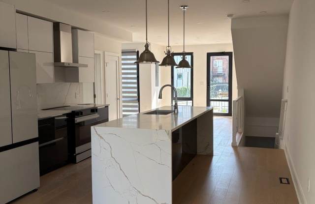 1850 CAPITOL Avenue NE Gallery 4