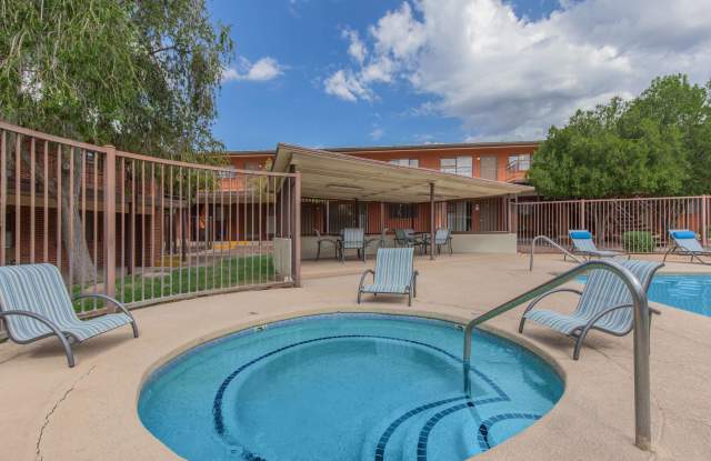 Country Club Apartments Gallery 2