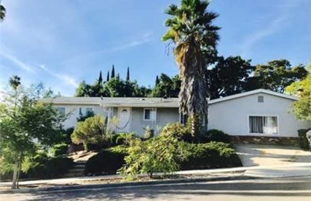 6 Bedroom 3 Bathroom House on Corner lot- LARGE ROOMS photos photos