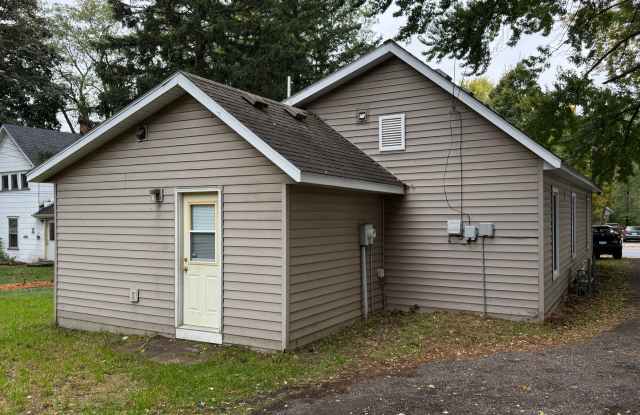 4 Bedroom 1 Bath Home | 1214 9th St. E. Gallery 3
