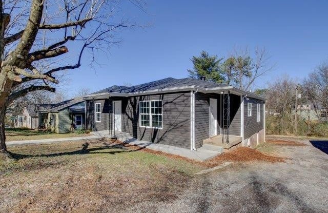 8 Edgehill Drive - 8 Edgehill Dr, Clarksville, TN 37040