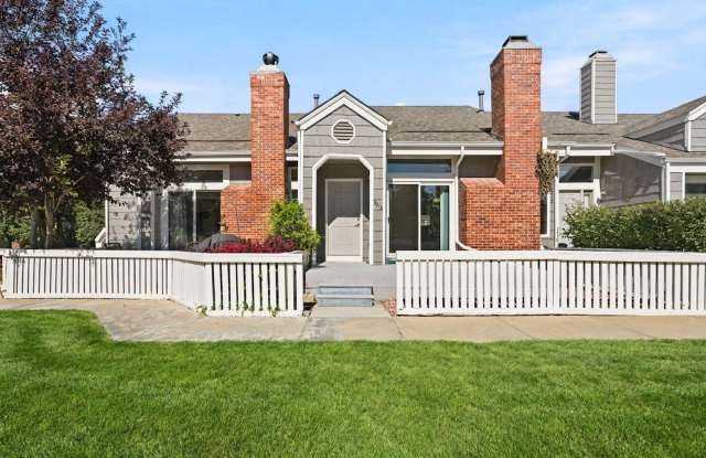 Beautiful Highlands Ranch 2 Bedroom + Loft Home with Spacious Layout & Prime Location photos photos