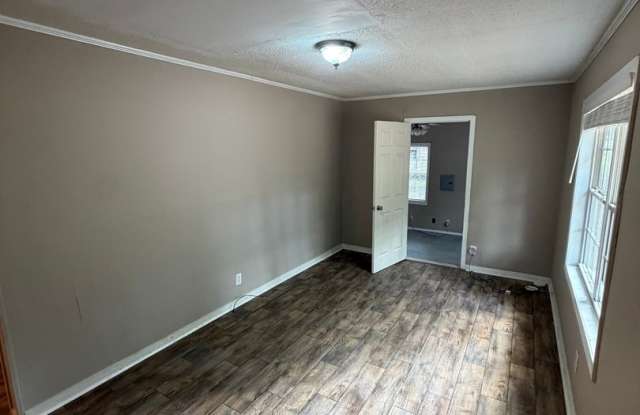 4 bed 1 bath home Gallery 4