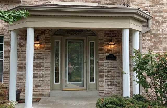 9171 Meadowglen Lane Gallery 2
