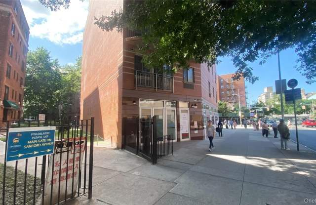 42-33 Kissena Boulevard unit: 2A - 42-33 Kissena Boulevard, Queens, NY 11355