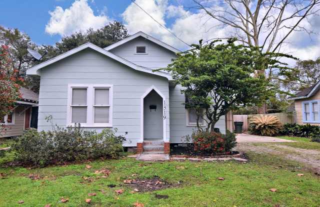 3B/2B Home Available near Downtown Lake Charles - 1319 East Ford Street, Lake Charles, LA 70601 3B/2B Home Available near Downtown Lake Charles - 1319 East Ford Street, Lake Charles, LA 70601