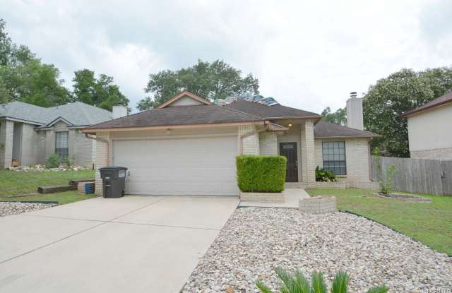 1011 HEDGESTONE DR Gallery 1