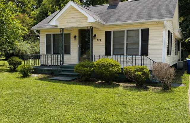 Three bedroom, 1.5 bath house in Elon photos photos