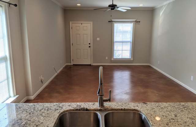 Beautiful Home in the CENTER of LAFAYETTE!! Gallery 4