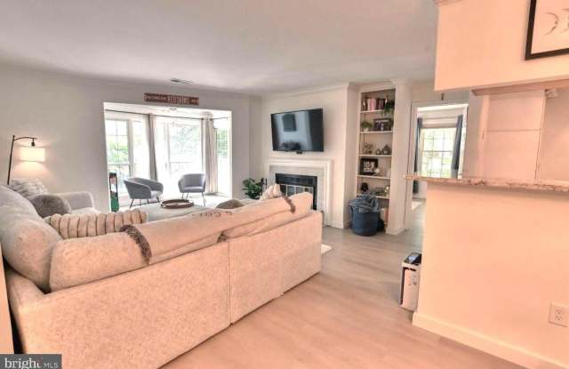 2220 SPRINGWOOD DR #UNIT C photos photos