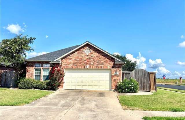 310 Yosemite Drive - 310 Yosemite Drive, Victoria, TX 77904