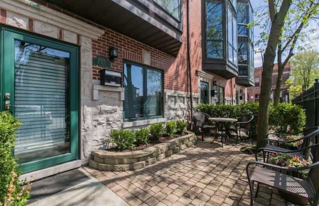 2005 N HOYNE Avenue Gallery 4