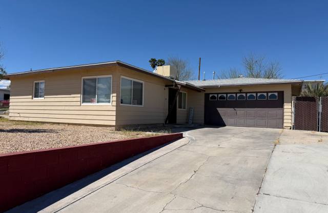 3 Bedroom 2 Bathroom House with Central A/C , 2 Car Garage and Beautiful Backyard with Covered Patio photos photos 3 Bedroom 2 Bathroom House with Central A/C , 2 Car Garage and Beautiful Backyard with Covered Patio photos photos