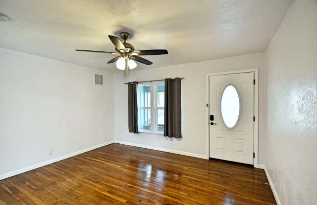 571 West Merriweather Street Gallery 3