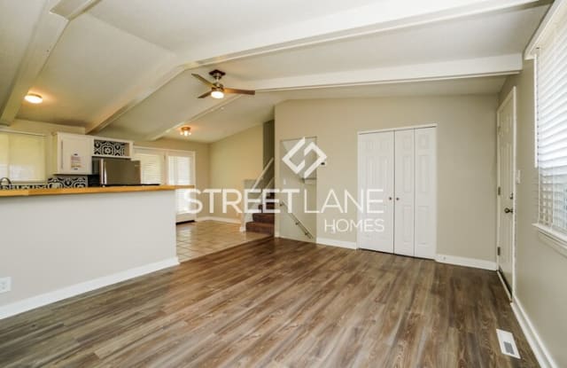 5040 Labelle Drive Gallery 3