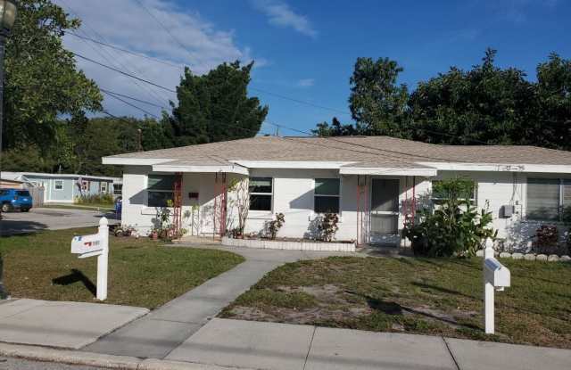 Annual Updated One Bedroom, One Bath Duplex Located in The Village of the Art photos photos