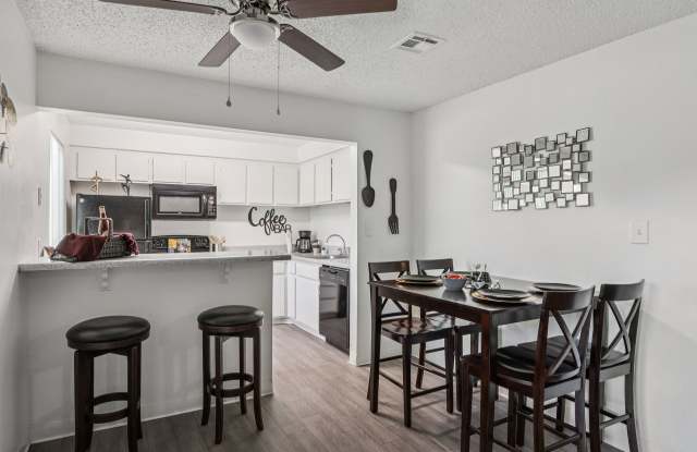 Sahara and Playa Palms Apartments Gallery 2