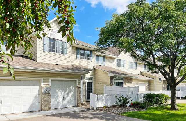 Sparkling Clean 2+ Bedroom Townhome with Fireplace close to Everything in Apple Valley! photos photos