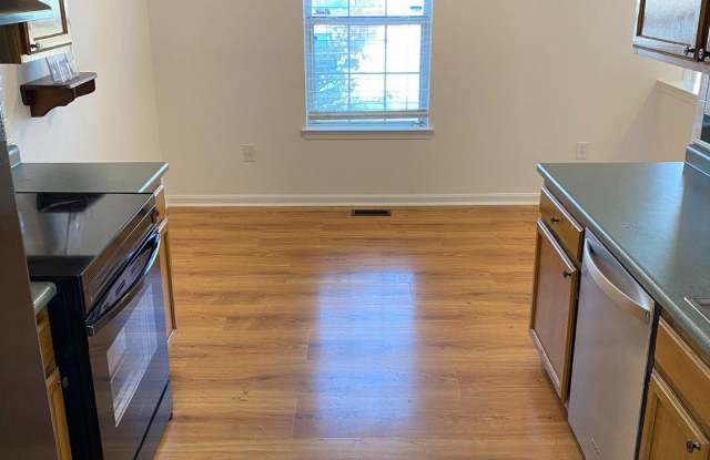 517 KINGDOM Court Gallery 4