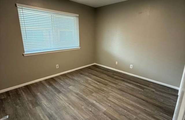 2 bedroom/1 bath RENOVATED Gallery 4