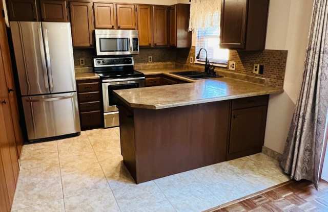 Beautiful townhouse, walk to the Ogden waterfall and hiking and biking trails photos photos