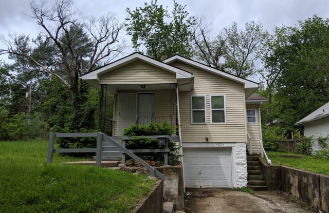 3610 e 72nd st - 3610 East 72nd Street, Kansas City, MO 64132