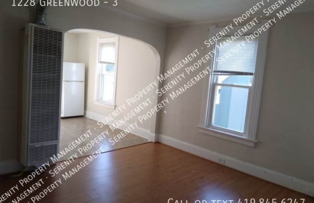 1228 Greenwood 3 Gallery 3