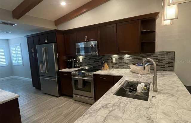 1450 MAHOGANY Lane Gallery 3