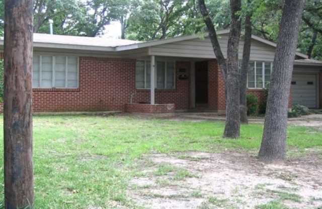 3902 Oaklawn St photos photos