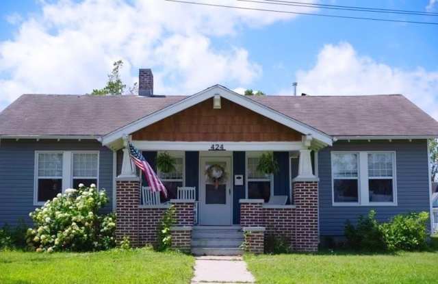 424  W Cedar  ST photos photos
