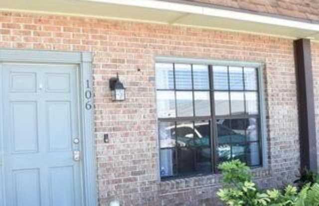 1300 Arlington Lane NE photos photos