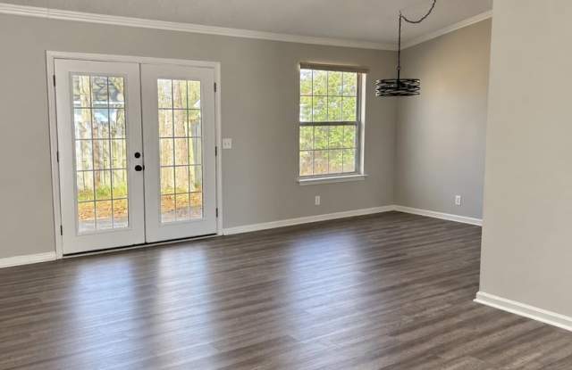 4/2 & fenced in yard! Gallery 4