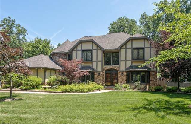 287 Herrmann Dr - 287 Herrmann Dr, Avon Lake, OH 44012