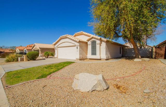 Lovely 3 bedroom home in great location! - 9668 West Irma Lane, Peoria, AZ 85382