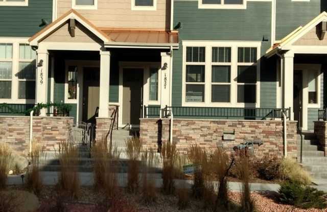 Beautiful 3 bed, 2.5 bath townhome in Louisville photos photos