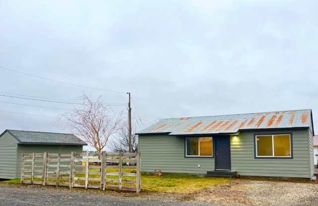 Cute newly renovated 2 bed 1 bath home for rent in Quincy photos photos