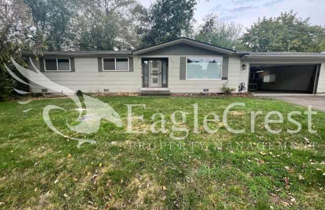 Two Bedroom, One Bathroom House with Fenced Yard and Double Car Garage photos photos