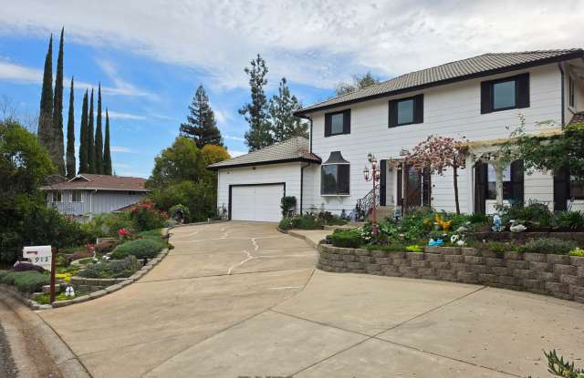 912 Yosemite Lane Gallery 3