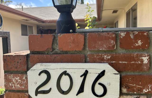 2016 Rose Avenue Gallery 4