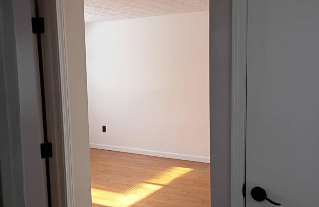 35 Log Street Gallery 4