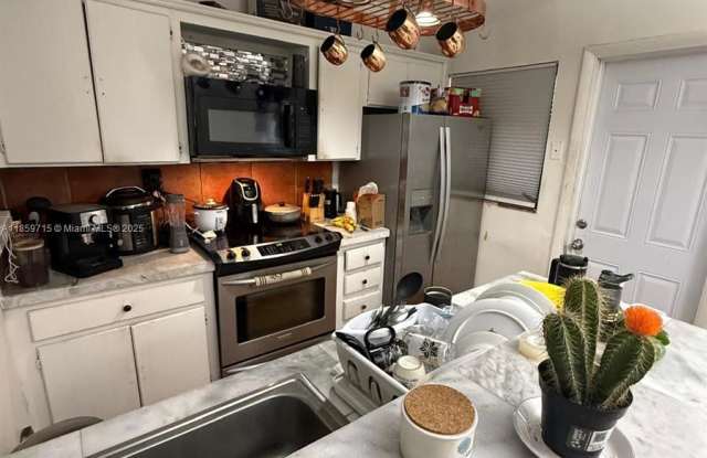 600 Minola Dr Gallery 2