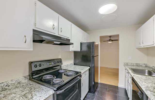 Ground Floor 1bed/1bath Apartment in Convenient Juanita Location! Gallery 1