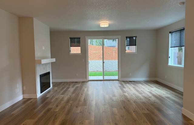 Beautiful Three Bedroom New Construction Home For Rent Gallery 3