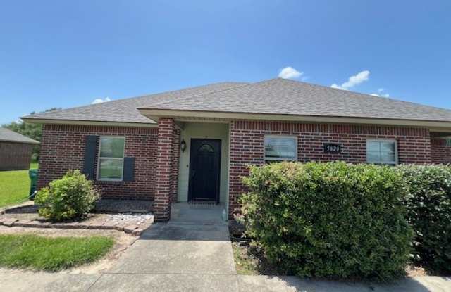 3B/2B Duplex Available in South Lake Charles photos photos