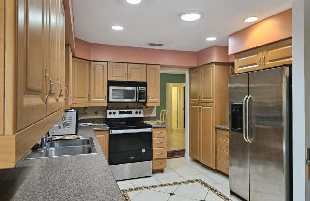 286 NE Brunson Court Gallery 4