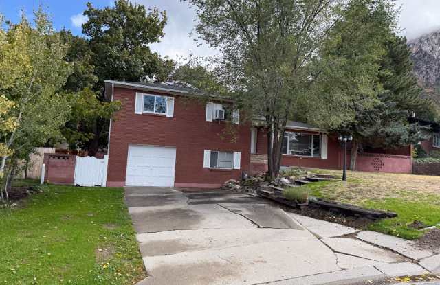 5 Bedroom Home; Millcreek; 2800 sq ft; Large Fenced Yard - 4353 South Diana Way, Millcreek, UT 84124