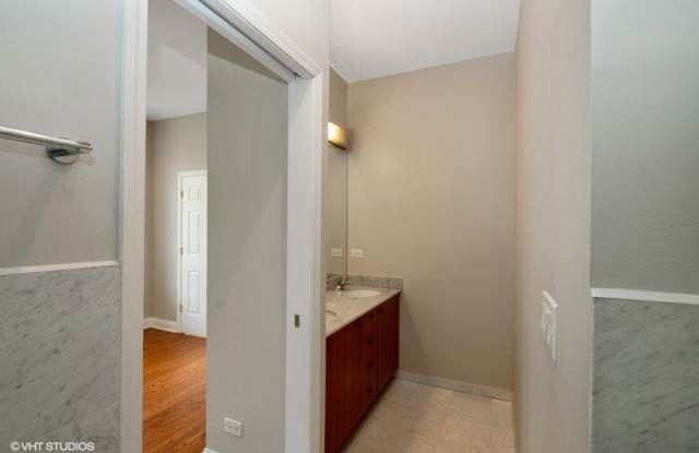 1458 North Artesian Avenue Gallery 4