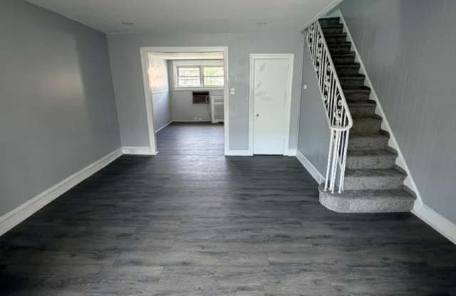 6837 Guyer Ave, 3 bedrooms, 1 bathroom House for $1,500/ Month Gallery 3